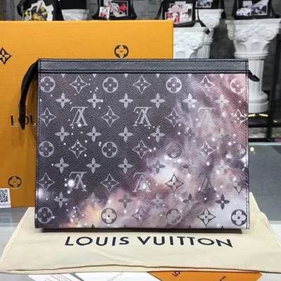 Клатч Louis Vuitton Pochette Voyage MM M44448 Monogram Coated Canvas "Galaxy" фото № 4