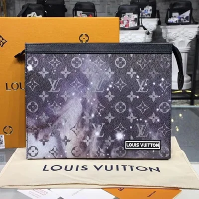 Клатч Louis Vuitton Pochette Voyage MM M44448 Monogram Coated Canvas "Galaxy" фото № 10