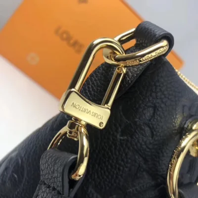 Сумка Louis Vuitton V Tote BB M44418 Monogram Empreinte Leather "Black" фото № 9 Сумка Louis Vuitton V Tote BB M44418 Monogram Empreinte Leather "Black" фото № 9