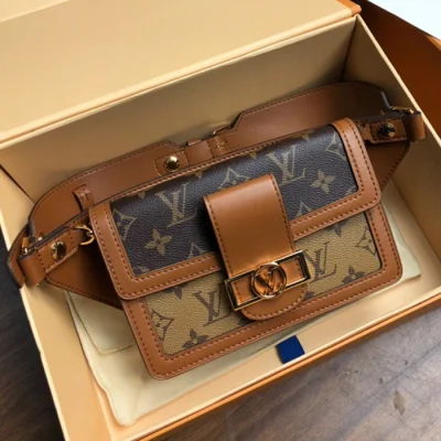 Сумка Louis Vuitton Bumbag Dauphine M44586 Monogram Canvas "Brown" фото № 2 Сумка Louis Vuitton Bumbag Dauphine M44586 Monogram Canvas "Brown" фото № 2