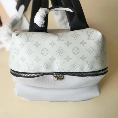 Рюкзак Louis Vuitton Discovery Backpack PM M30232 Taiga Leather Silver "White" фото № 5