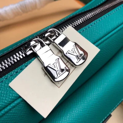 Сумка Louis Vuitton Outdoor Messenger M30241 Taiga Leather Pine Green "Turquoise" фото № 7