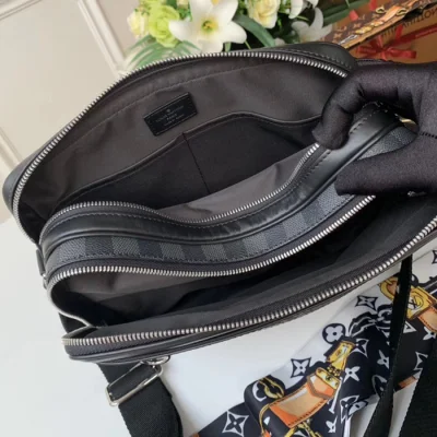 Сумка Louis Vuitton Trocadero Messenger NM PM N40087 Damier Graphite Canvas "Graphite" фото № 9 Сумка Louis Vuitton Trocadero Messenger NM PM N40087 Damier Graphite Canvas "Graphite" фото № 9