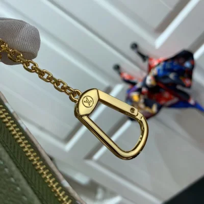 Монетница Louis Vuitton Micro Pochette Accessoires M67579 Monogram Coated Canvas White Khaki "Green" фото № 7