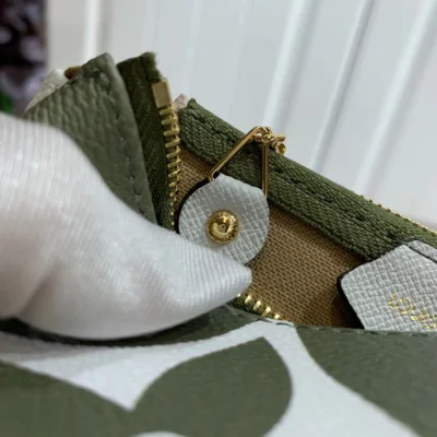 Монетница Louis Vuitton Micro Pochette Accessoires M67579 Monogram Coated Canvas White Khaki "Green" фото № 8