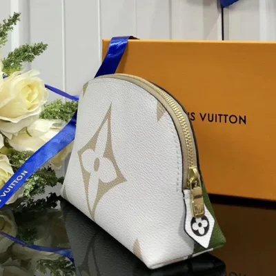Косметичка Louis Vuitton Pochette Cosme XL M67693 Monogram Coated Canvas Khaki "Green" фото № 3