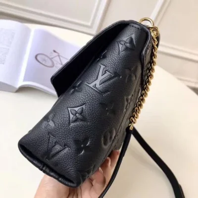 Сумка Louis Vuitton Blanche BB Handbag M43624 Noir 2018 "Black" фото № 5