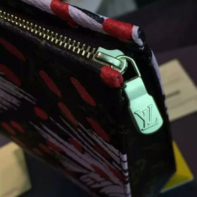 Косметичка Louis Vuitton M41423 Toiletry Pouch 26 Monogram Canvas "Brown" фото № 10