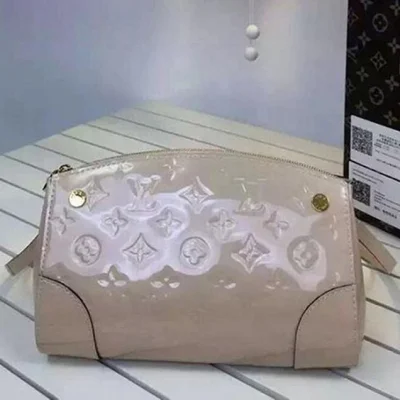 Сумка Louis Vuitton M50407 Santa Monica Clutch Crossbody Bag Monogram Vernis "Beige" фото № 4 Сумка Louis Vuitton M50407 Santa Monica Clutch Crossbody Bag Monogram Vernis "Beige" фото № 4