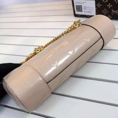 Сумка Louis Vuitton M50407 Santa Monica Clutch Crossbody Bag Monogram Vernis "Beige" фото № 6 Сумка Louis Vuitton M50407 Santa Monica Clutch Crossbody Bag Monogram Vernis "Beige" фото № 6