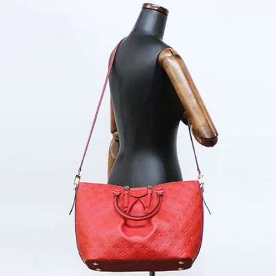 Сумка Louis Vuitton M50641 Mazarine MM Tote Bag Monogram Empreinte Leather "Red" фото № 10 Сумка Louis Vuitton M50641 Mazarine MM Tote Bag Monogram Empreinte Leather "Red" фото № 10