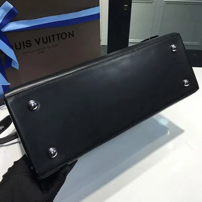 Сумка Louis Vuitton M51323 Kleber MM Tote Bag Epi Leather "Black" фото № 6 Сумка Louis Vuitton M51323 Kleber MM Tote Bag Epi Leather "Black" фото № 6