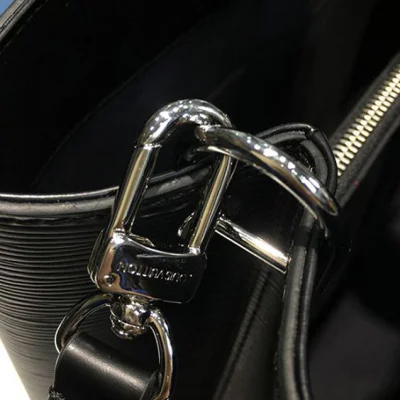 Сумка Louis Vuitton M51323 Kleber MM Tote Bag Epi Leather "Black" фото № 9 Сумка Louis Vuitton M51323 Kleber MM Tote Bag Epi Leather "Black" фото № 9