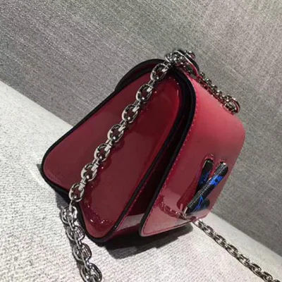 Сумка Louis Vuitton Twist PM M54241 Monogram Vernis "Pink" фото № 4 Сумка Louis Vuitton Twist PM M54241 Monogram Vernis "Pink" фото № 4