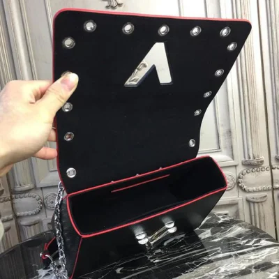 Сумка Louis Vuitton Twist MM M53520 Epi Leather "Black" фото № 9