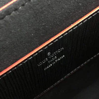 Сумка Louis Vuitton Twist MM M53520 Epi Leather "Black" фото № 10