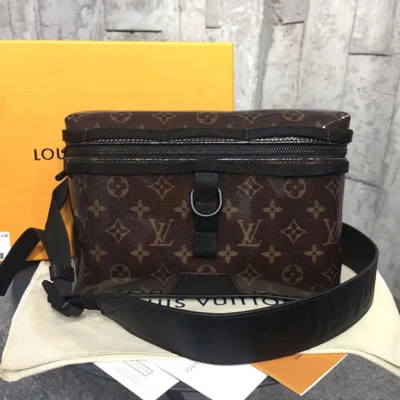 Сумка Louis Vuitton Monogram Glaze Messenger PM M43895 "Brown" фото № 2