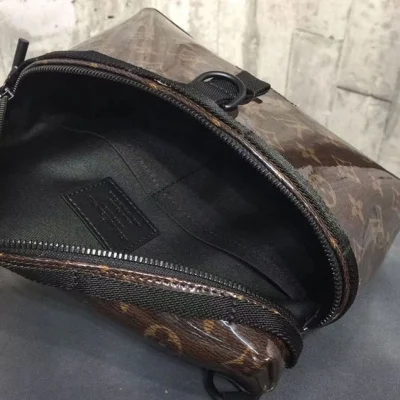 Сумка Louis Vuitton Monogram Glaze Messenger PM M43895 "Brown" фото № 10