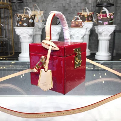 Сумка Louis Vuitton M52464 Bleecker Box Monogram Vernis Cerise "Red" фото № 3 Сумка Louis Vuitton M52464 Bleecker Box Monogram Vernis Cerise "Red" фото № 3