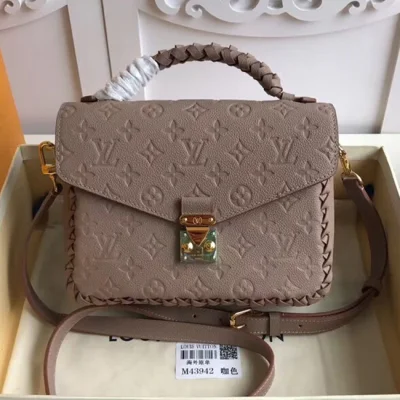 Сумка Louis Vuitton M43941 Pochette Metis Monogram Empreinte Leather Vison "Beige" фото № 2