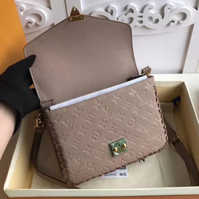 Сумка Louis Vuitton M43941 Pochette Metis Monogram Empreinte Leather Vison "Beige" фото № 8
