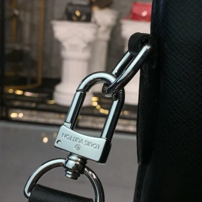 Портфель Louis Vuitton Anton Soft Briefcase M33416 Taiga Leather "Black" фото № 6