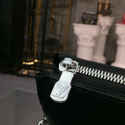 Портфель Louis Vuitton Anton Soft Briefcase M33416 Taiga Leather "Black" фото № 7