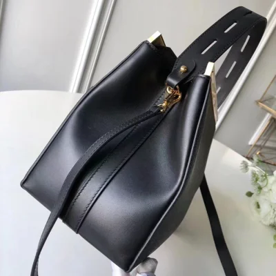 Сумка Louis Vuitton City Frame M52240 Taiga Leather "Black" фото № 4 Сумка Louis Vuitton City Frame M52240 Taiga Leather "Black" фото № 4