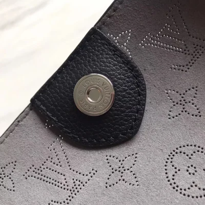 Сумка Louis Vuitton Hina PM M54350 Mahina Leather "Black" фото № 9 Сумка Louis Vuitton Hina PM M54350 Mahina Leather "Black" фото № 9