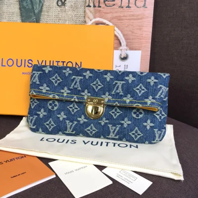 Клатч Louis Vuitton Pocheette Plate Clutch M95007 Monogram "Denim Blue" фото № 2 Клатч Louis Vuitton Pocheette Plate Clutch M95007 Monogram "Denim Blue" фото № 2