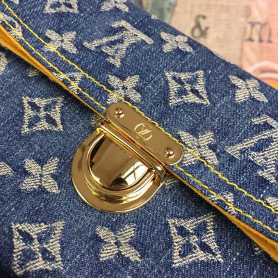 Клатч Louis Vuitton Pocheette Plate Clutch M95007 Monogram "Denim Blue" фото № 5 Клатч Louis Vuitton Pocheette Plate Clutch M95007 Monogram "Denim Blue" фото № 5