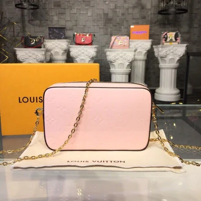 Сумка Louis Vuitton Camera Pouch M64058 Monogram Vernis Rose Ballerine "Pink" фото № 2
