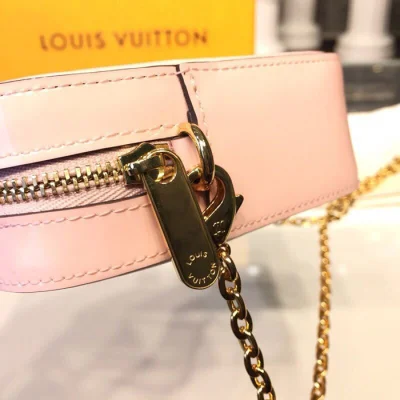 Сумка Louis Vuitton Camera Pouch M64058 Monogram Vernis Rose Ballerine "Pink" фото № 7