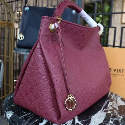 Сумка Louis Vuitton Artsy MM M43257 Monogram Empreinte Leather "Red" фото № 3