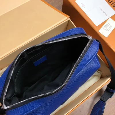 Сумка Louis Vuitton Outdoor Messenger M30242 Taiga Leather "Navy Blue" фото № 9