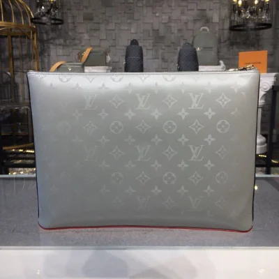 Клатч Louis Vuitton Pochette Cosmos Clutch Bag Monogram Titanium Canvas Fall Winter 2018 Collection M63240 Grey "Brown" фото № 4