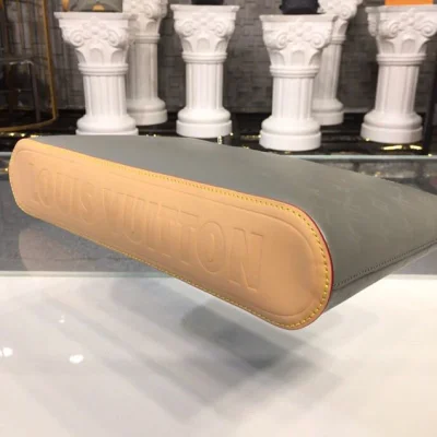 Клатч Louis Vuitton Pochette Cosmos Clutch Bag Monogram Titanium Canvas Fall Winter 2018 Collection M63240 Grey "Brown" фото № 9