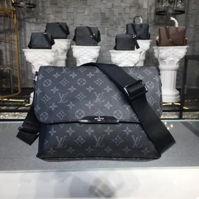 Сумка Louis Vuitton Messenger PM Explorer Bag 26cm Monogram Eclipse Canvas Fall Winter 2018 Collection M40565 Noir "Black" фото № 2