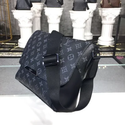 Сумка Louis Vuitton Messenger PM Explorer Bag 26cm Monogram Eclipse Canvas Fall Winter 2018 Collection M40565 Noir "Black" фото № 3