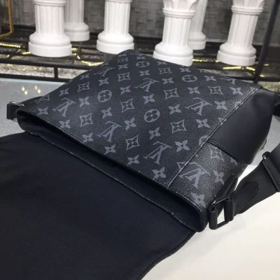 Сумка Louis Vuitton Messenger PM Explorer Bag 26cm Monogram Eclipse Canvas Fall Winter 2018 Collection M40565 Noir "Black" фото № 7