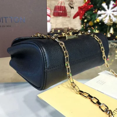 Сумка Louis Vuitton M94552 Saint-Germain BB Crossbody Bag Monogram Empreinte Leather "Black" фото № 4