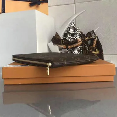 Клатч Louis Vuitton Etui Voyage PM M44191 Monogram Canvas "Brown" фото № 5 Клатч Louis Vuitton Etui Voyage PM M44191 Monogram Canvas "Brown" фото № 5