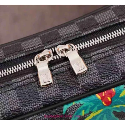 Косметичка Louis Vuitton Damier Cobalt Canvas Toilet Pouch GM N50001 "Navy Blue" фото № 6 Косметичка Louis Vuitton Damier Cobalt Canvas Toilet Pouch GM N50001 "Navy Blue" фото № 6