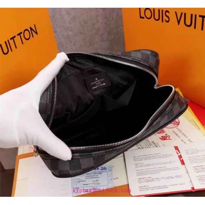 Косметичка Louis Vuitton Damier Cobalt Canvas Toilet Pouch GM N50001 "Navy Blue" фото № 8 Косметичка Louis Vuitton Damier Cobalt Canvas Toilet Pouch GM N50001 "Navy Blue" фото № 8