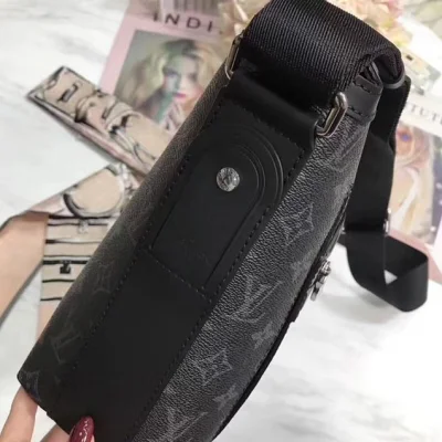 Сумка Louis Vuitton Monogram Eclipse Canvas Odyssey Messenger PM M44223 "Black" фото № 4