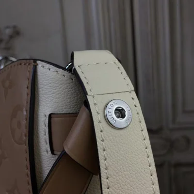 Сумка Louis Vuitton Monogram Empreinte Leather Very Hobo M53347 "Beige" фото № 8