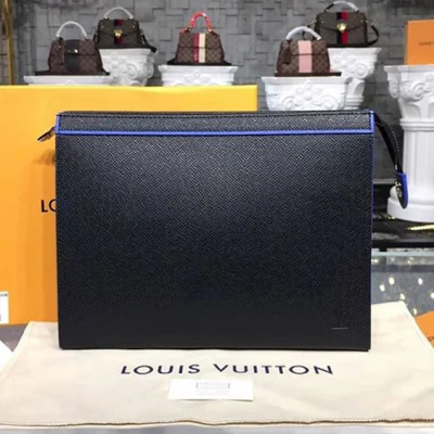 Клатч Louis Vuitton M30573 Pochette Voyage MM Taiga Leather "Black" фото № 2 Клатч Louis Vuitton M30573 Pochette Voyage MM Taiga Leather "Black" фото № 2