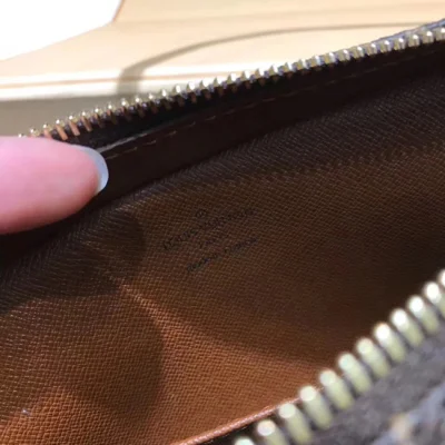 Сумка Louis Vuitton Pochette Cite M51183 Monogram Canvas "Brown" фото № 7 Сумка Louis Vuitton Pochette Cite M51183 Monogram Canvas "Brown" фото № 7