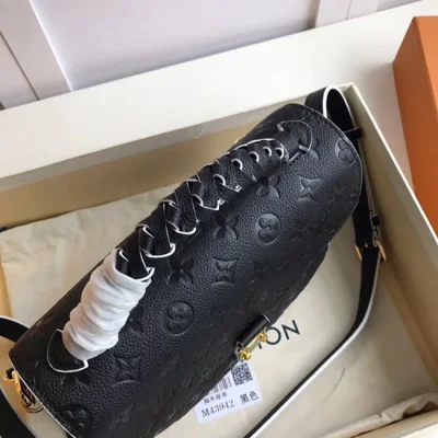 Сумка Louis Vuitton M43942 Pochette Metis Monogram Empreinte Leather "Black" фото № 7