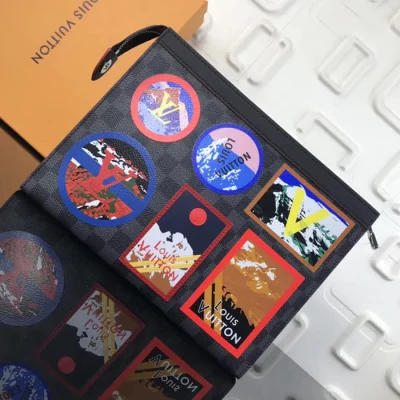 Клатч Louis Vuitton Pochette Voyage N60134 Damier Graphite Canvas "Graphite" фото № 4 Клатч Louis Vuitton Pochette Voyage N60134 Damier Graphite Canvas "Graphite" фото № 4